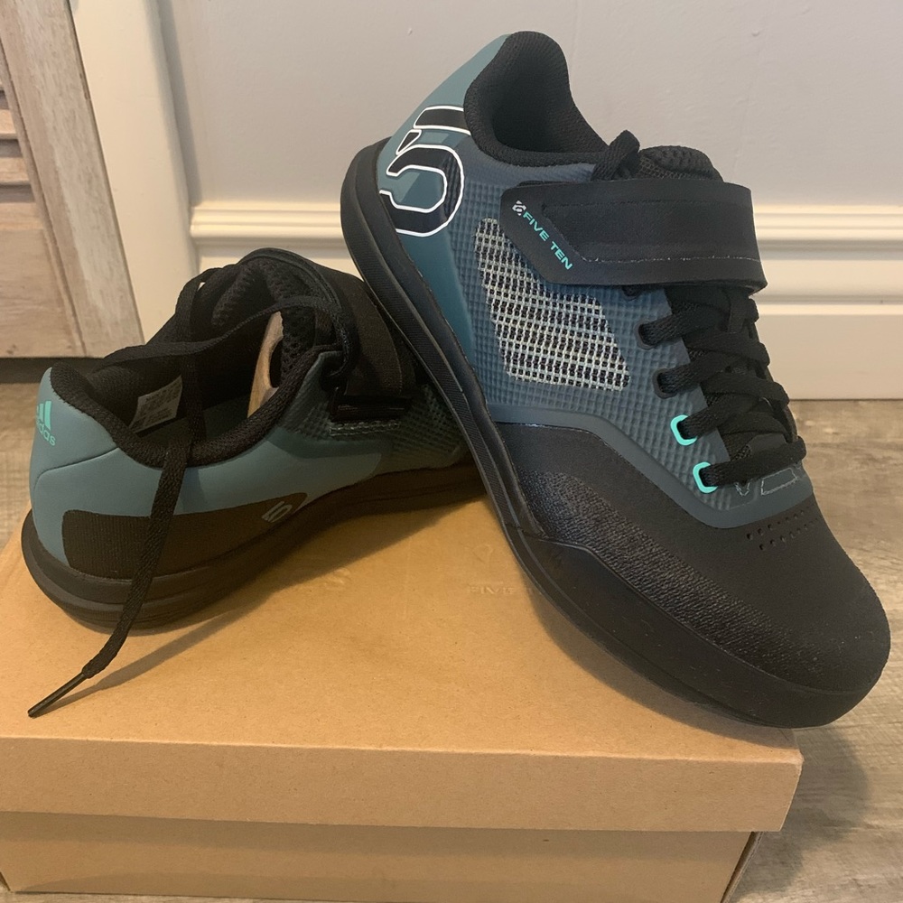 Stylish Black and Teal Women's Shoes